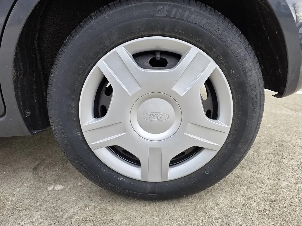 Ford Fiesta 2005 — photo 9