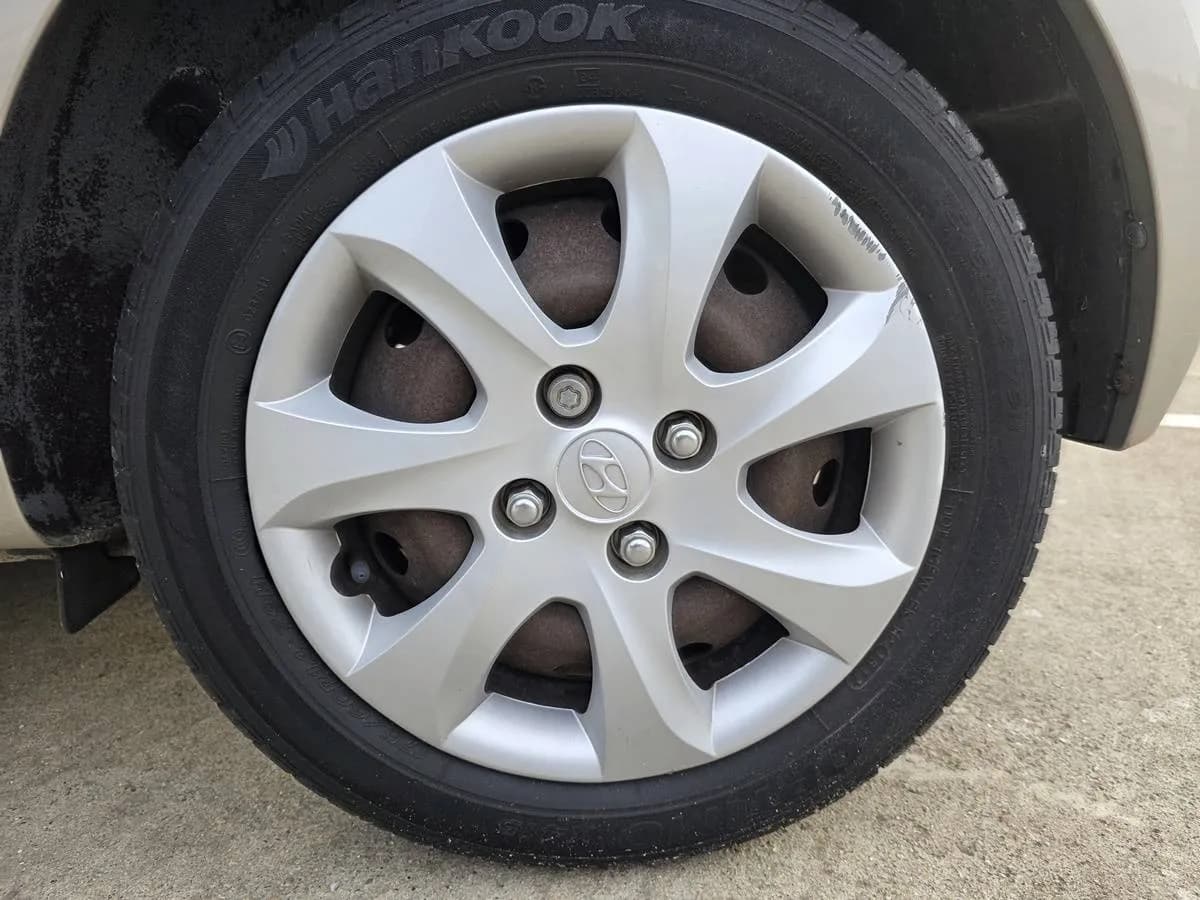 Hyundai i10 2012 — photo 9